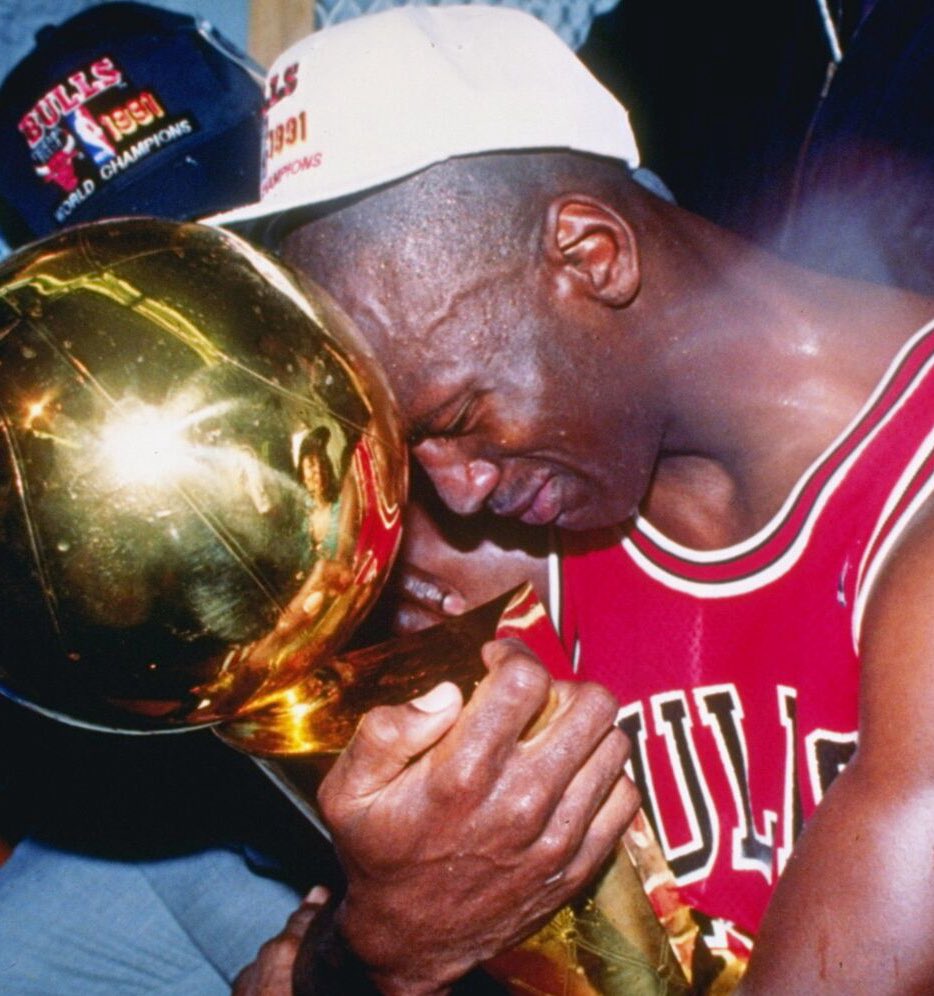 Michael Jordan is just purely iconic https://t.co/4Se5YpUtUu