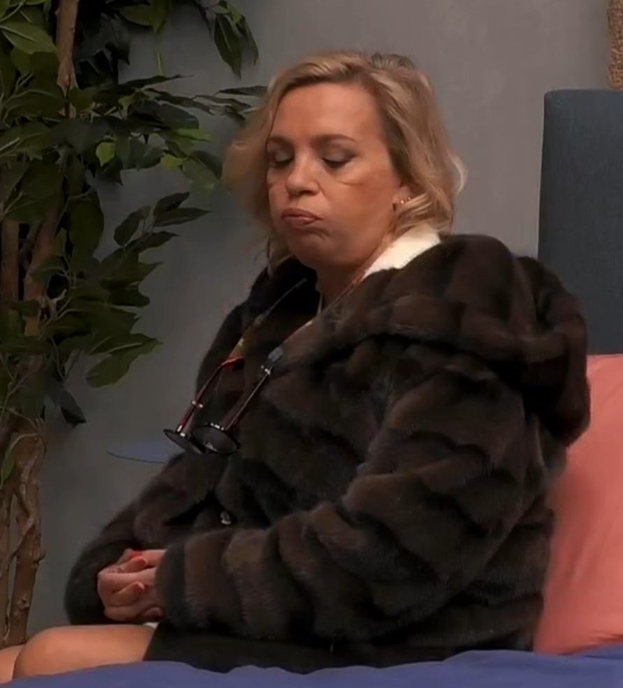 Le tengo muchas  ganas a Anita pero también a Gloria y alomejor es mas fácil expulsarla 

#GHDÚOCuentas6