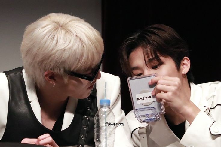 ╭◜◝  ͡  ◜  ͡  ◜◝ ◜  ͡  ◝ ͡     ╮
(    he is my boyfriend   )
(    he is my boyfriend   )
(    he is my boyfriend  )
╰◟◞  ͜  ◟◞◟◞  ͜  ◟◞  ͜ ◟◞╯
      ♡
       𖧋
        ♡
           。