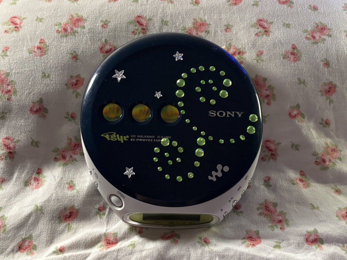 caracoIitas's tweet image. decoré mi walkman