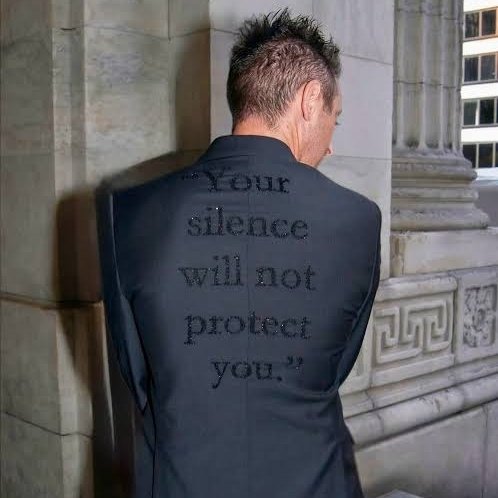 alan cumming has consistently been both well spoken and outspoken on human rights + sociopolitical issues since the early 90s, his compassion and willingness to use his platform to speak up for others is unfortunately rare for actors these days but it makes me respect him dearly.