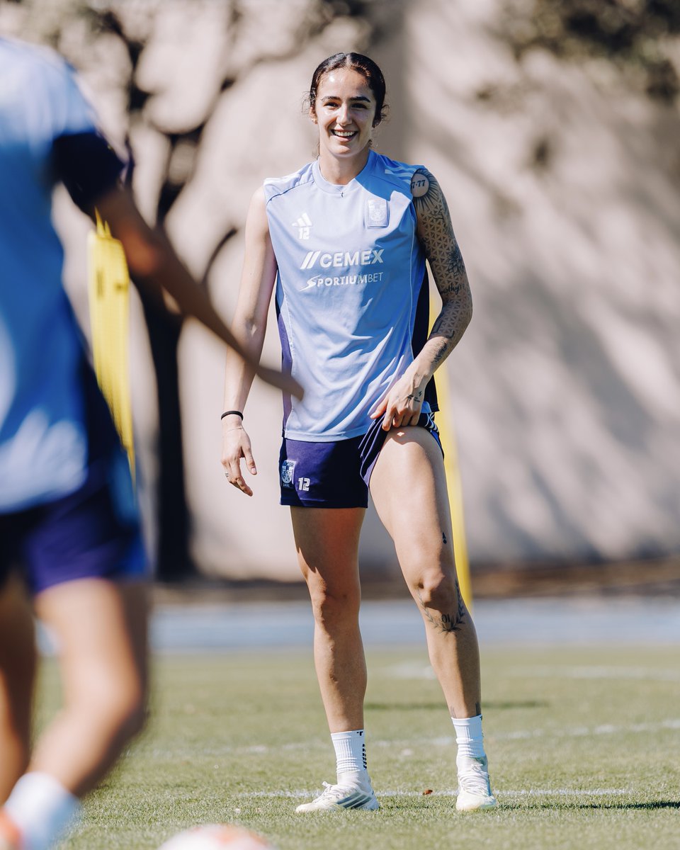 ¡Sonríe Diana… y es imposible no sonreír también! 💛✨