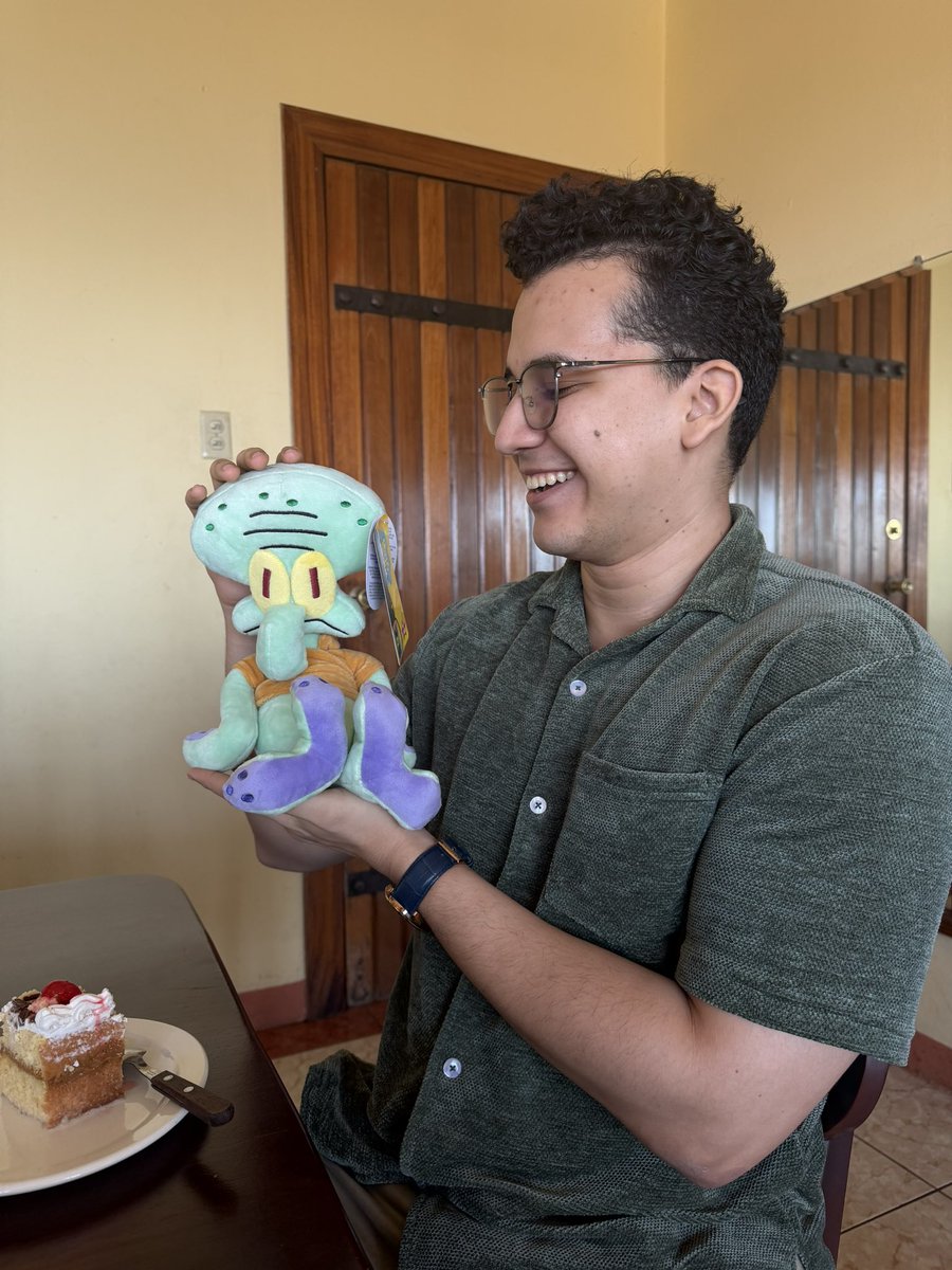 Ruichard10's tweet photo. Hoy es 15 de febrero, día de molestar a Calamardo 🤓☝🏻 https://t.co/YG34Gv1HVq
