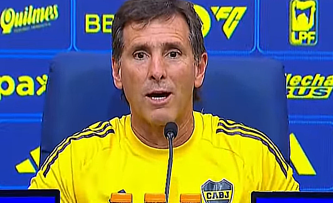 la12tuittera's tweet photo. 🗣️Claudio #Úbeda 

s/los silbidos a #Janson y falta de funcionamiento:

"Va atado a mejorar la calidad de funcionamiento de 3/4 hacia adelante, de dar más minutos a los jugadores que estaban lesionados. Eso trae aparejado la falta de ritmo que no nos da la posibilidad de tener mejores opciones o circuito de juego, pero cuando entraron los chicos dieron frescura, recambio, hay que ir llevándolos de a poco, son buenos jugadores y deben ir teniendo sus oportunidades y les sirve para ganar experiencia y lo que significa la exigencia de jugar en #LaBombonera".

s/la falta de regularidad:

"Me preocupa y nos ocupa, es algo que necesitamos de manera urgente empezar a encontrar mejor funcionamiento, hay que trabajar como lo intentamos hacer todas las semanas y meterle para adelante, la obligación es ganar y confiamos que vamos a encontrar el camino".

s/la falta de cambio de ritmo del mediocampo:

"Por eso el cambio de #Aranda, cambiamos el esquema a 4-3-1-2 y que Tomi conecte con los delanteros, intentamos no tener tantos volantes con mismas características y la frescura que pone Tomi cuando juega y hay que respaldarlo y apoyarlo mucho, es un chico que tiene futuro".

s/la falta de gol y el desafío a nivel personal vs Racing:

"De #Janson lo intentamos poner donde más rindió en Vélez, desde afuera hacia adentro con perfil cambiado, creímos que nos iba a dar, lo vimos muy bien durante la semana, hizo cosas interesantes, tuvo situaciones de gol y lamentablemente no se le dio.

Hay que dejar bien en claro que hay que ganarle a Racing, tenemos que demostrar que estamos en condiciones de ganar ese partido, tenemos que mejorar el juego, seguir trabajando, ganando confianza, dándole confianza a los jugadores para que entren y den el 100%, está atado a lo que nosotros le podamos brindar al jugador y lo que implica un partido importante como el del viernes, se viene una seguidilla que vamos a jugar cada 3 días".