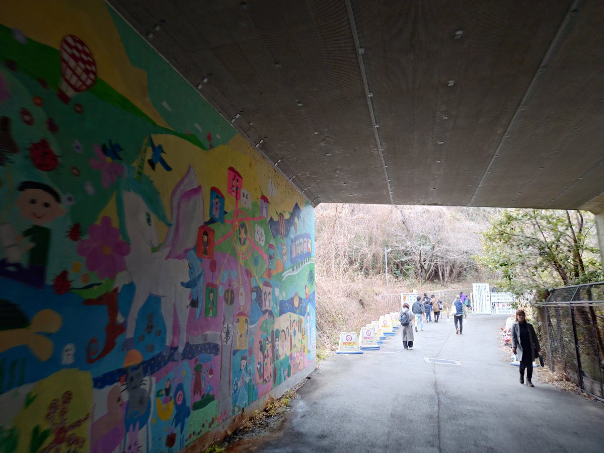 パナスタ裏手にある名神のアンダーパス今も通れるみたい。
JR千里丘駅から行く人に情報展開しときます。