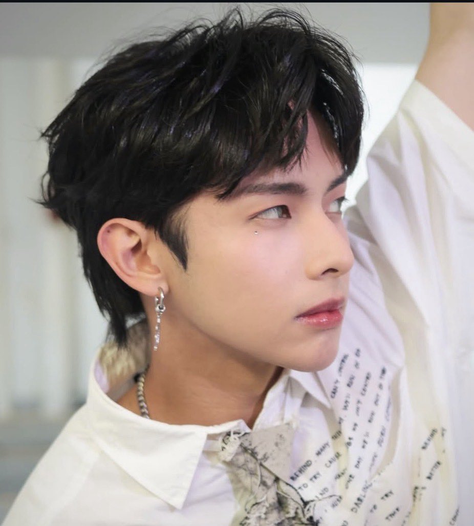 A dose of #justin 🌻🍎

©️officialsb19 (ig) | 092225

#SB19_JUSTIN <a href="/justintdedios/">justin</a>