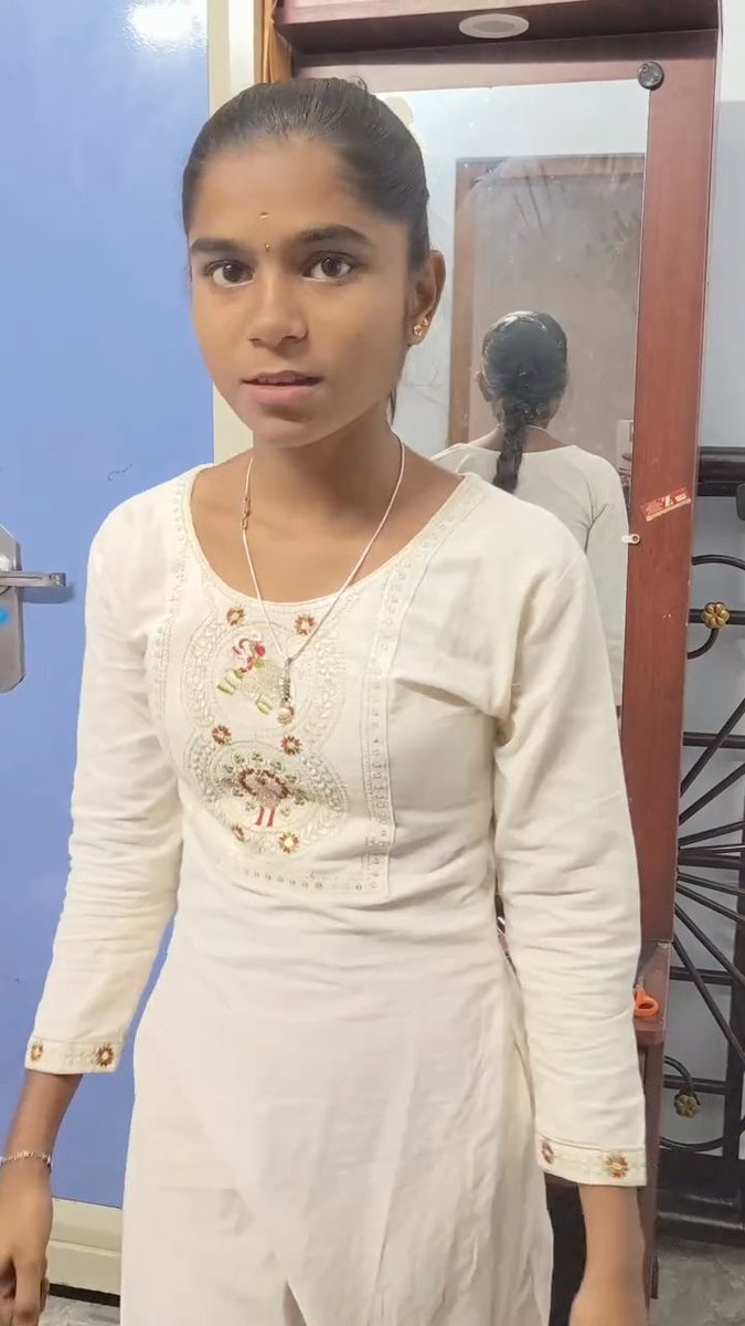 SeethaSeet44409's tweet photo. Ivaloda soothu epti iruku epti la okkalam iva pundai muti irukuma iruka tha sollunga 💋💋 https://t.co/oy4NsVkdvB