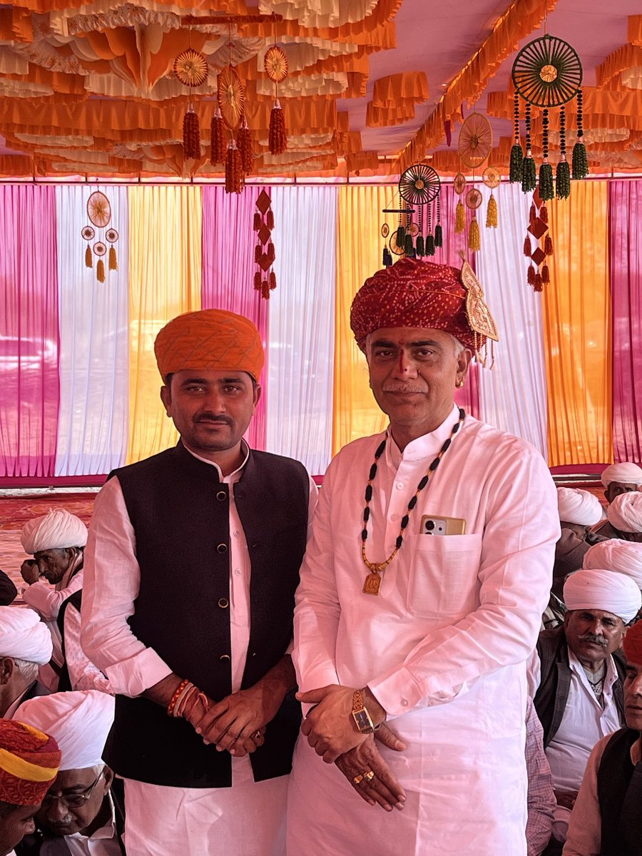 IJagdishdewasi's tweet photo. "पिछले कुछ दिनों में जोधपुर सहित और आसपास के कई शादी समारोहों में शामिल होने का सौभाग्य मिला।  
नवविवाहित जोड़ों को ढेर सारी शुभकामनाएँ!  
समारोह में मिला अपनापन, प्यार और मान-सम्मान अविस्मरणीय रहेगा।  
धन्यवाद परिवारजनों! ❤️🙏  

#WeddingVibes #RajasthaniCulture #DevsiParivar #ShaadiKeDin #BharatMataKiJai"
