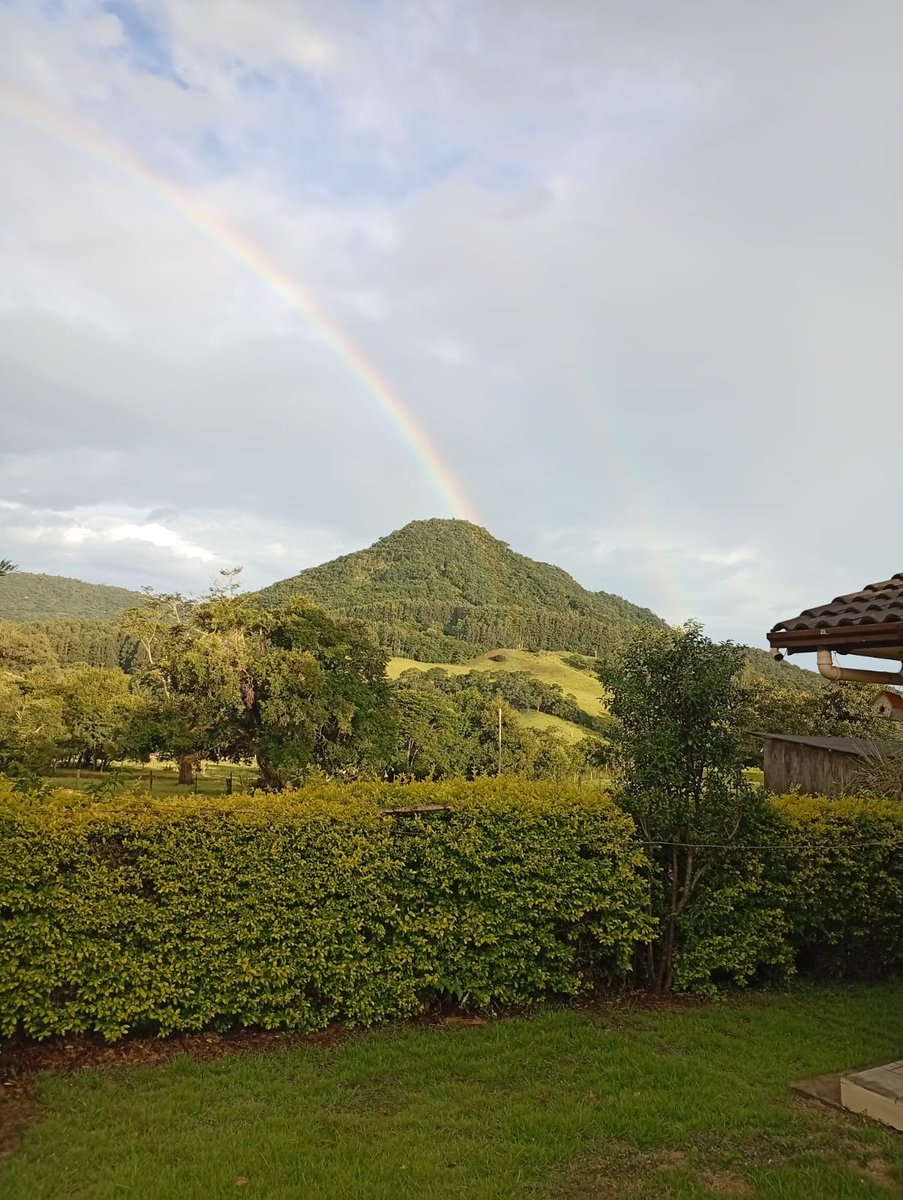To10Luce's tweet photo. Final de tarde com arco-íris https://t.co/7B7QIrypF0