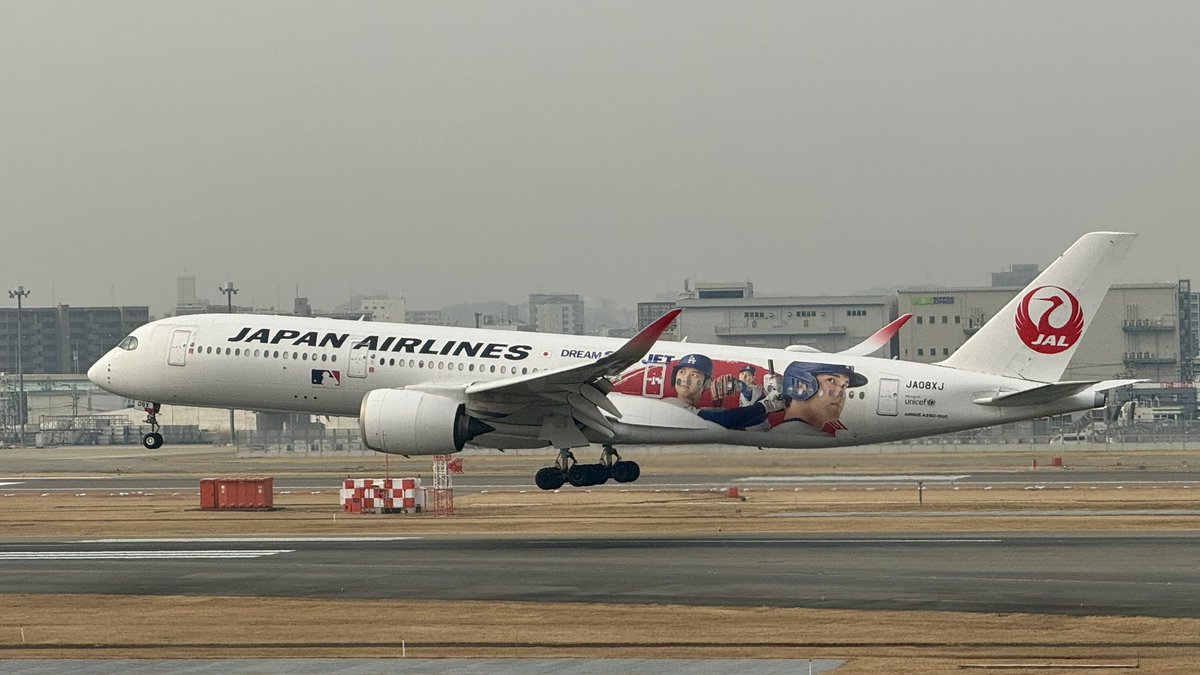 ぬぉぉぉぉぉ!JAL🔴A350-900（JA08XJ）DREAM SHO JET✈️福岡空港に