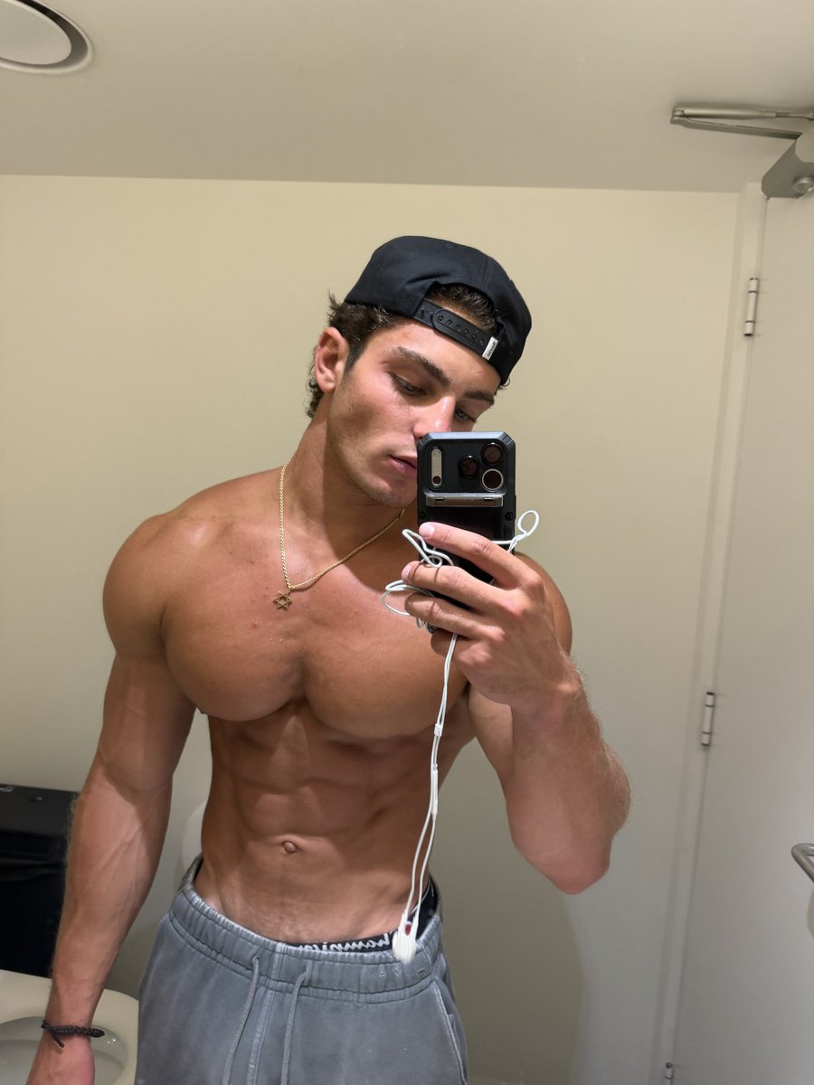 Alex Aaron tweet media