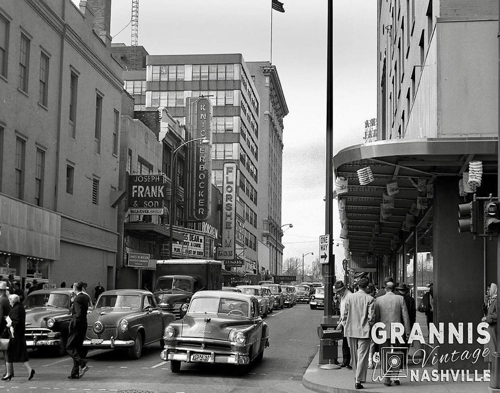 grannisvintage's tweet photo. Downtown Nashville, Tennessee circa 1955

Shop the full collection of images with prints and products. Link in bio 🔗

#nashville #downtownnashville #hermitagehotel #nashvillehistory #1950s https://t.co/MmFKltgrRq