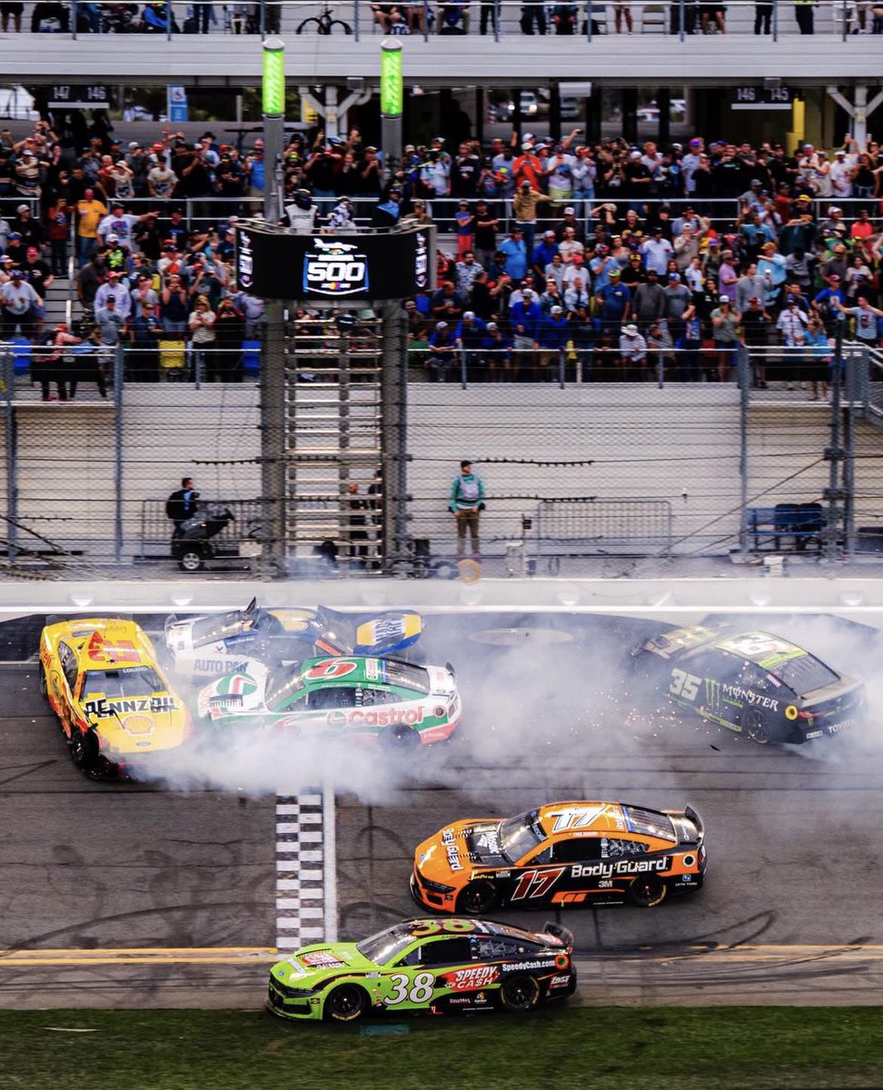 joeylogano's tweet image. My day ended in a familiar place, but it feels better when I can say I finished this year’s Daytona 500 3rd sliding sideways across the start-finish line. Let’s the 2026 #NASCAR CUP Series season begin! 

@Team_Penske @ShellStationsUS @Pennzoil @FordRacing @CocaColaRacing