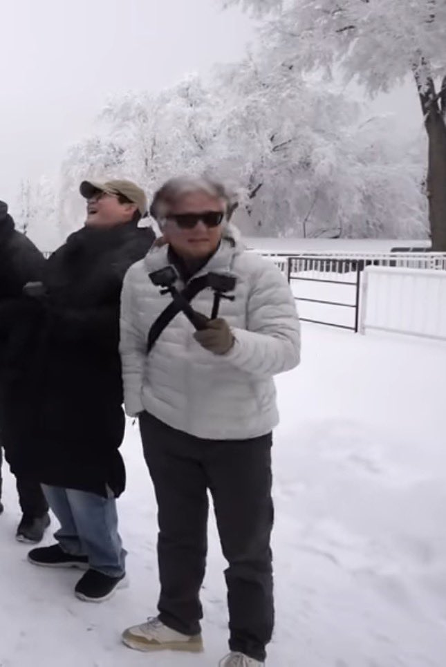 고프로 들고 다니는 거 왤케 웃기지