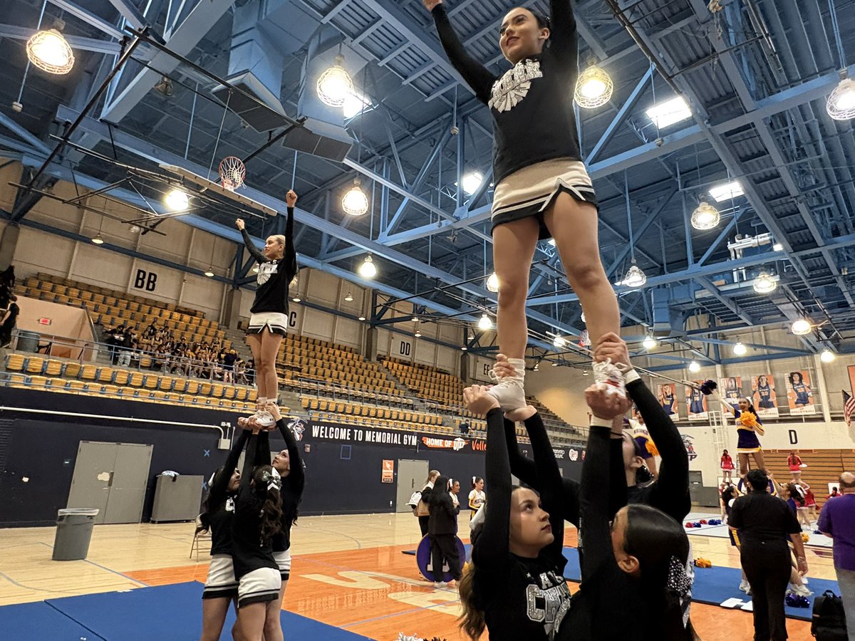 Hanks Cheer tweet media