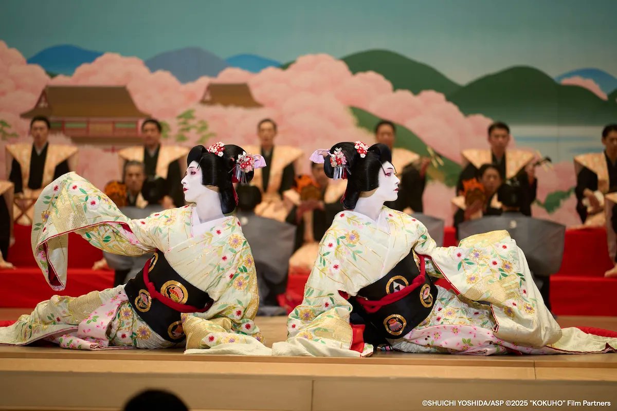 DailyRyusei0916's tweet photo. After watching Kokuho, I think many of us share the same sentiment, that lingering thought of whether, in this lifetime, we’ll ever find a light so rare that we’d let ourselves burn just to feel its spark once more. It makes you reflect and lets the beauty of the art quietly seep in. That’s why so many viewers were left speechless after watching it. It’s that good. 🥺🪭

#映画国宝 #Kokuho