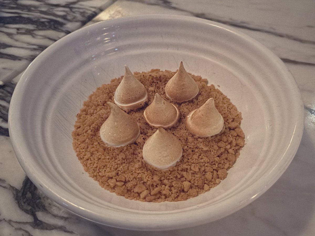 背中痛い気がする tweet media