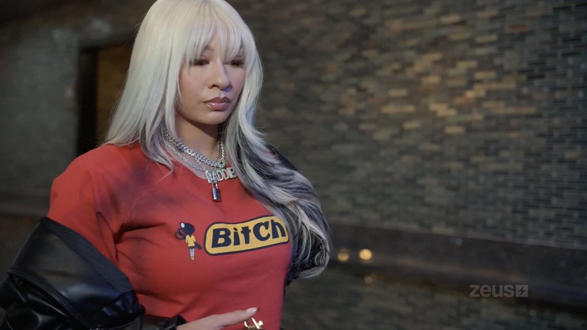 Sooo they got favorites in this mf?? How Jela got this awkward ass walk in, and they give not only Scotty, BUT THE DAMN DOG A SLOWMO AND SEXY MUSIC?? #BaddiesUSAChapterONE