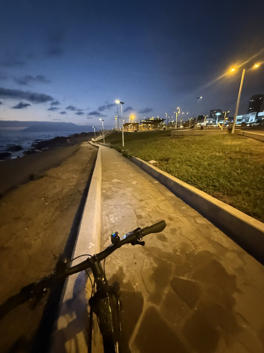 Nexaai's tweet photo. Cleteada Nocturna en Antotifa
#cleteo #noche #Antofagasta #freemind https://t.co/zozObgJPzK