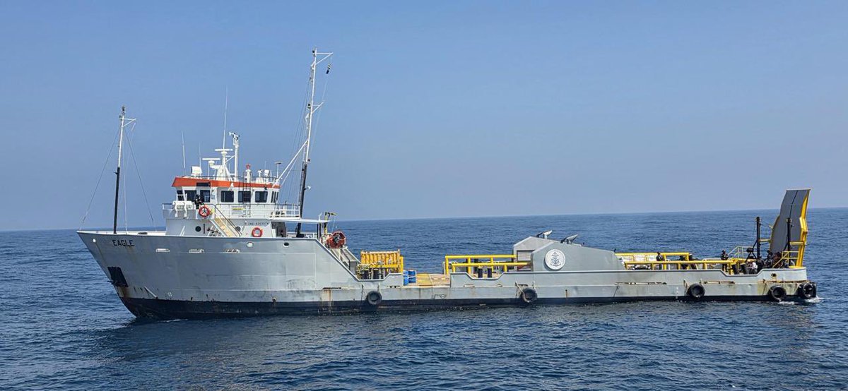 nayibbukele's tweet image. Nuestra Marina Nacional ha realizado la incautación de droga más grande en la historia de El Salvador.

A 380 millas náuticas (703.7 kilómetros) al suroeste de nuestras costas, se interceptó el Buque de Apoyo Multipropósito (supply vessel/tug) FMS EAGLE, de 180 pies de eslora (54…