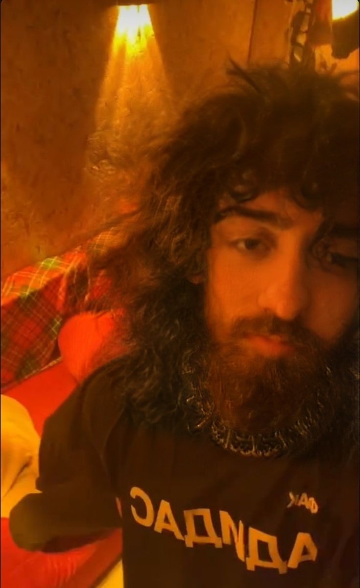 YA BARI ŞU ADAMI RAHAT BIRAKSAYDINIZ... Swirf de depresyona girmiş..😢