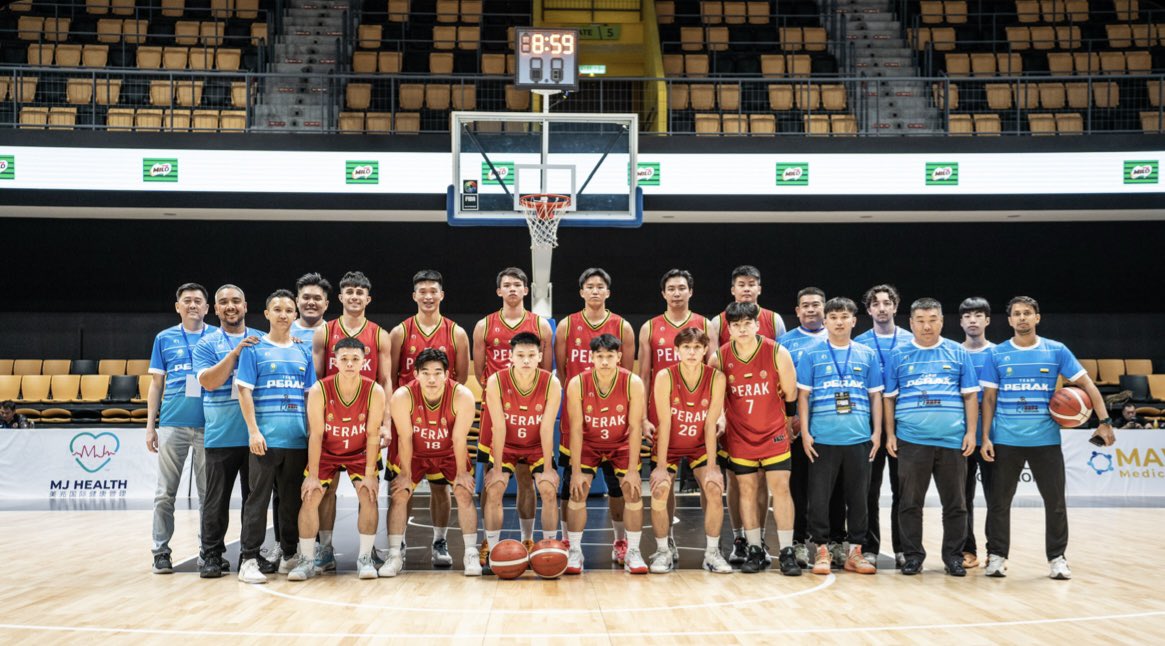 stefnik101's tweet photo. Had an amazing time coaching in Malaysia at the Agon Cup, earning a bronze medal! It was a great experience applying my analytics skills at the international pro level- supporting scouting, preparation, and in-game decision-making against teams with different styles of play. https://t.co/SI7PV4JYzZ