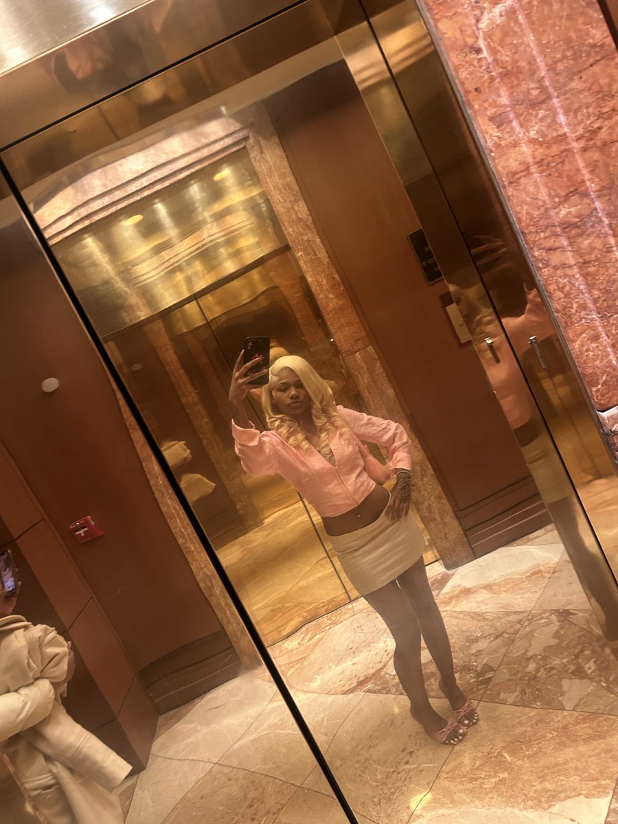 beautiful demon tweet media