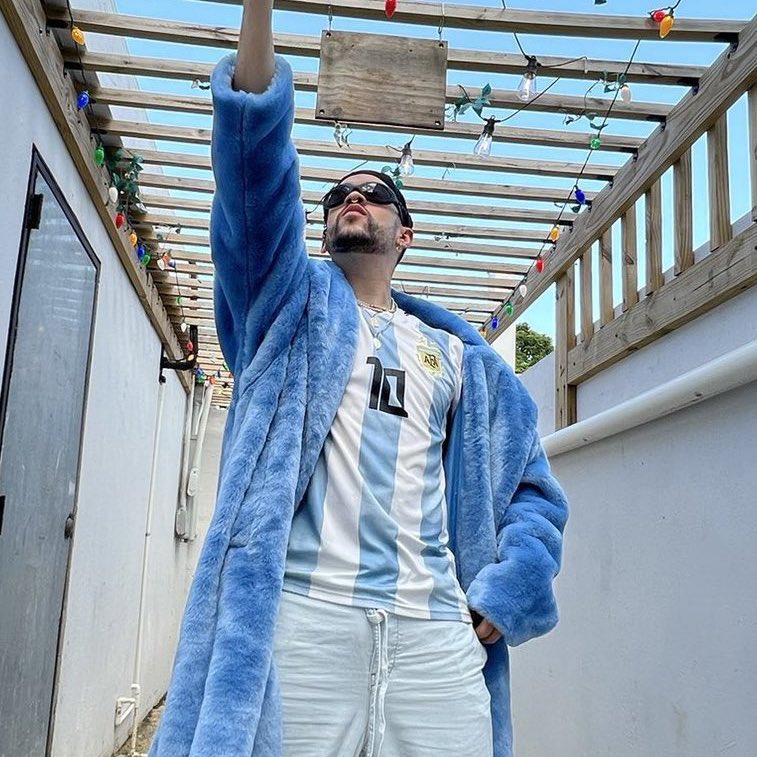 BBPRTV's tweet image. “Esa canción se la iba a dar a otro país.”

- Bad Bunny luego de que el público Argentino le pidiera “Coco Channel”. Al final, la está cantando en Argentina. 🇦🇷