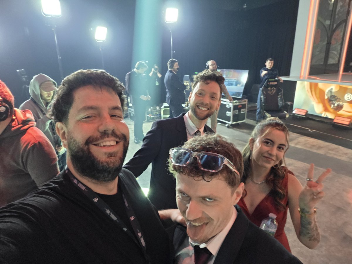 Clap de fin de ce Six à la maison.
Pas facile de vivre l'évent d'une vie enfermé dans une régie, on a envie de profiter de chaque instant mais on a tout donné !!
En espérant avoir réussi à vous retransmettre l'ambiance de dingue sur place 🙏