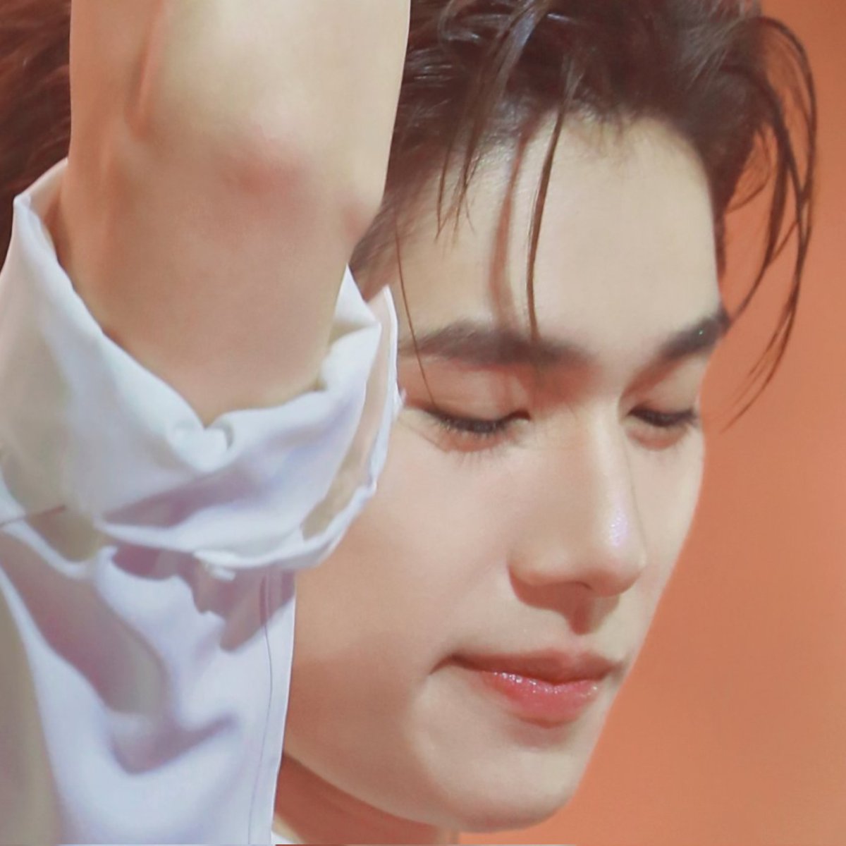 บ้าป่ะ คนอะไรวะเครื่องหน้าโคตรจิ้มลิ้มเลย ขนตายาวเป็นแพ มีดอลลี่อายธรรมชาติด้วยนะ จมูกโด่งปากจิ้มลิ้มสีพีช โคตรน่ารัก น่ารักมากจริง ๆ

#phuwingtang