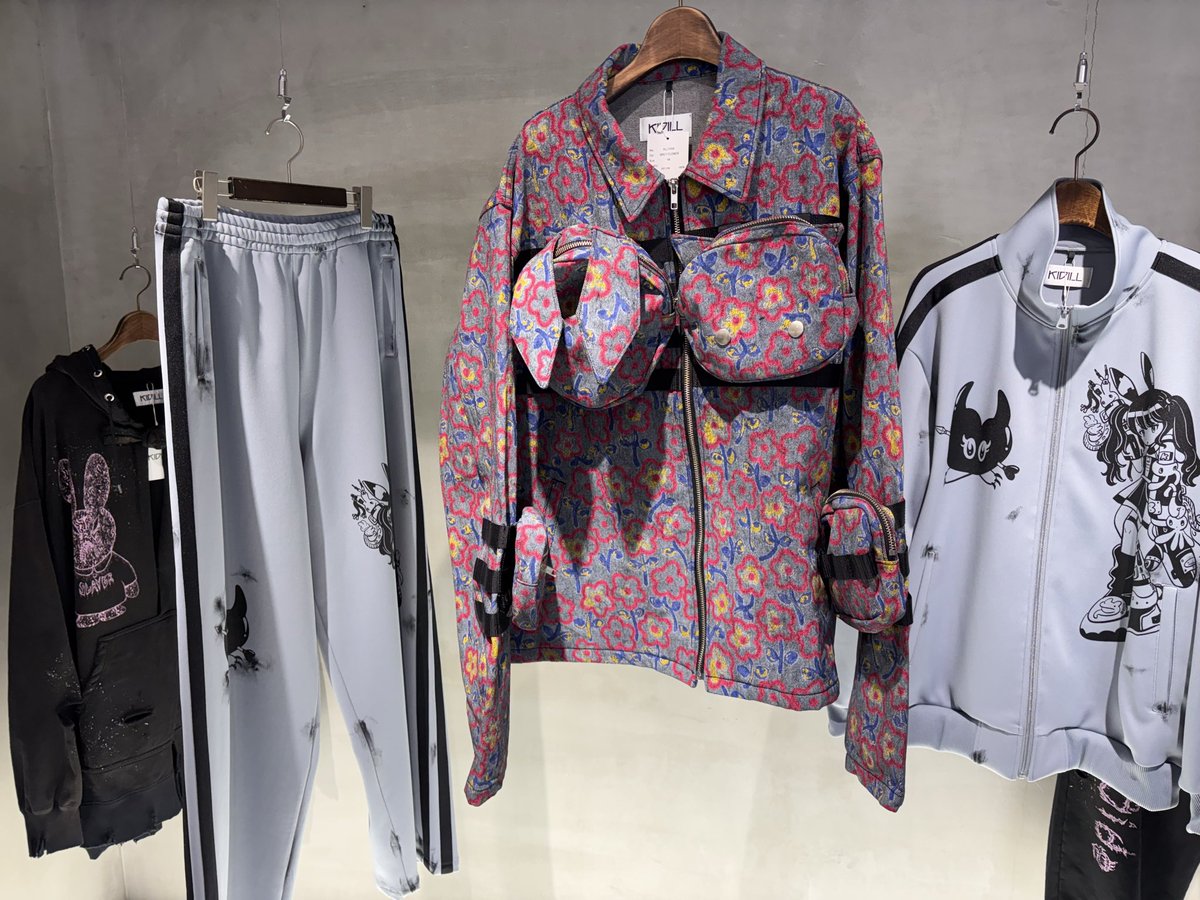 KIDILL KYOTO OPEN！

商品それぞれ数に限りがございますのでお早めのご来店、お問い合わせお待ちしております！❤️‍🔥

投稿やインスタライブなどでぜひチェックしてみてください🧷

本日もよろしくお願いいたします！

藍梨