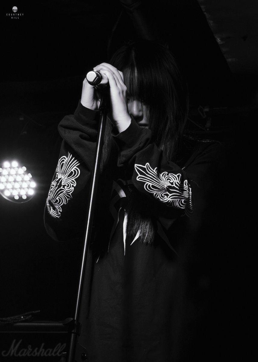 courtneykillx's tweet photo. black &amp; white 
260204
#SIYEON #시연 #CHROCKTIKAL #크록티칼 #CRTK https://t.co/t5Mw2RmS5T