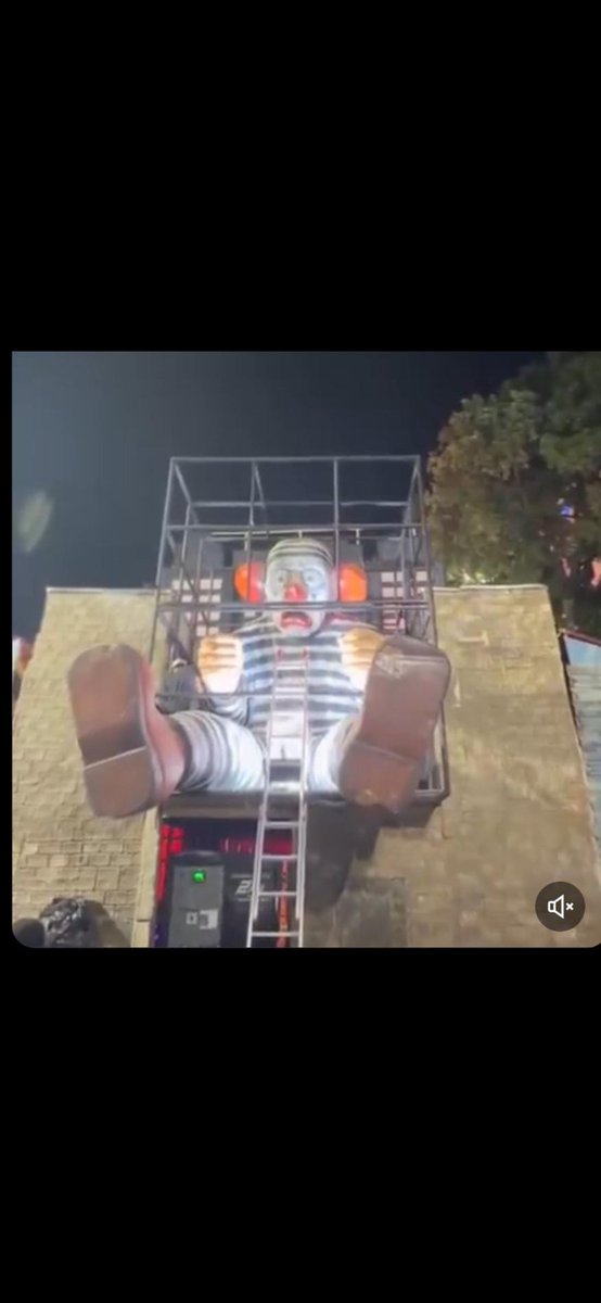 O Bozo ganhou uma saidinha de Carnaval pra ir prestigiar o Lula em uma grande homenagem na Marques de Sapucaí.!!!!#AcadêmicosdeNiterói