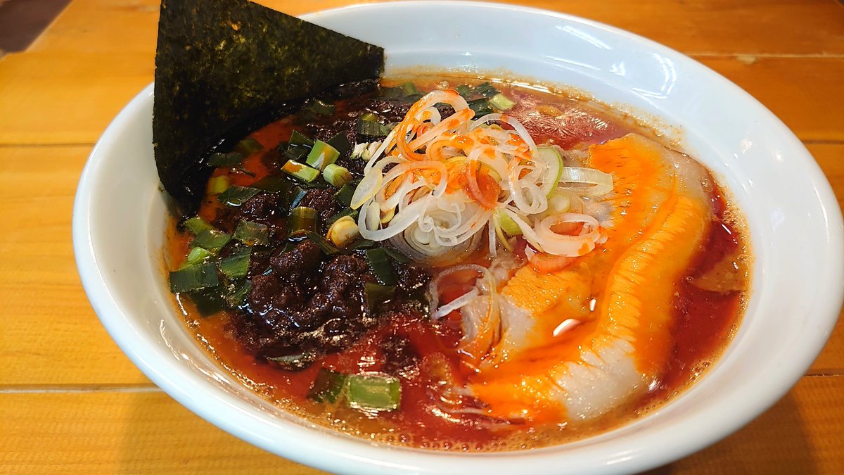 限定メニュー情報です！

2/17(火)～

「担々味噌ラーメン」🌶️
￥1150 

辛い味噌スープに旨味を閉じ込めた特製辛肉味噌をのせました。
コク・辛さ・肉の旨味が一度に味わえます！
特に赤いとき卵ラーメンが好きな方におすすめです！