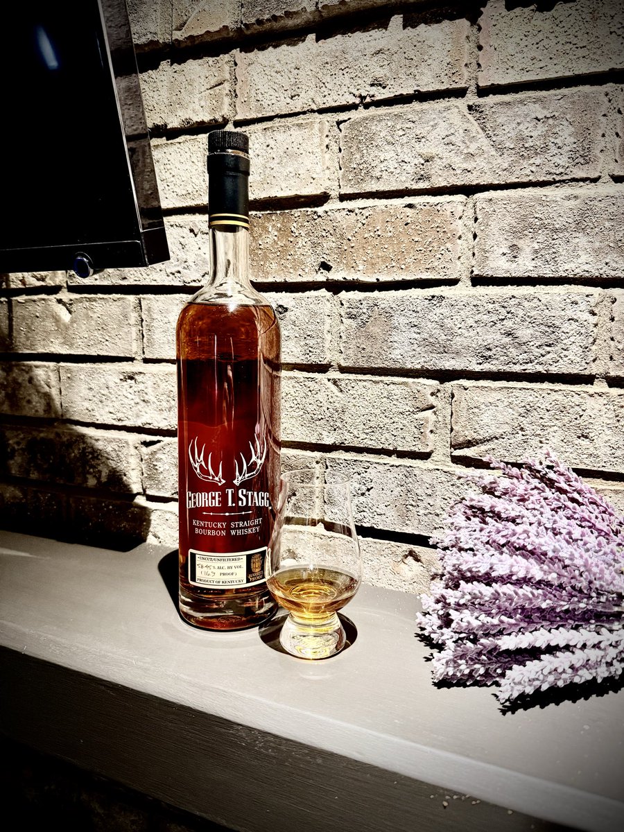 JoshLynn2020's tweet photo. @BuffaloTrace #bourbon https://t.co/VEUJstb6nA