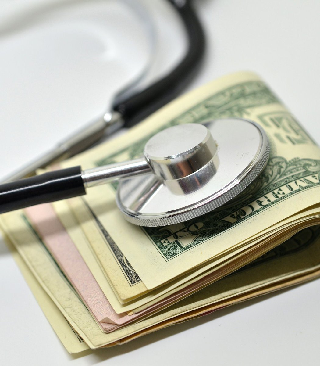 La estrella de Big Bang Theory, Kunal Nayyar, reveló que ha estado usando su riqueza para pagar en secreto las facturas médicas de las personas.

Se sienta con su teléfono por la noche y mira GoFundMe, haciendo donaciones a familias al azar en completo anonimato.