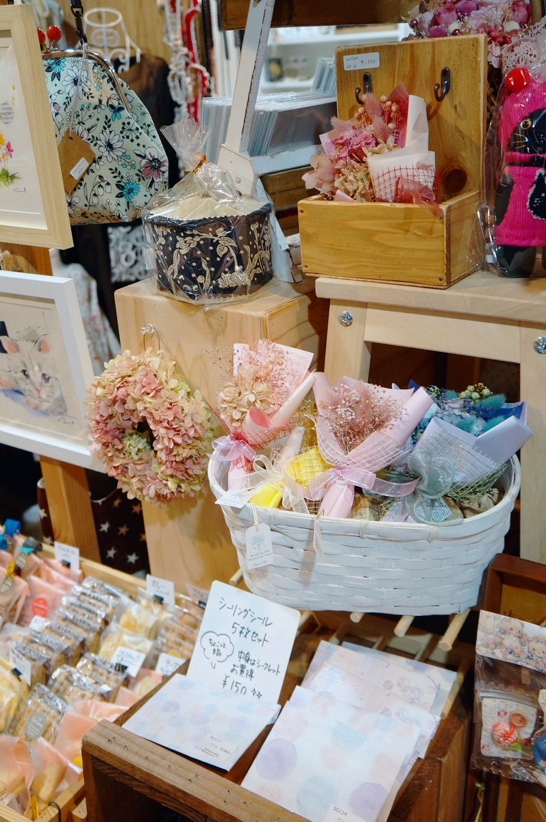 大阪守口市のハンドメイド雑貨店🌿 約60名の作家さんの作品が並ぶ