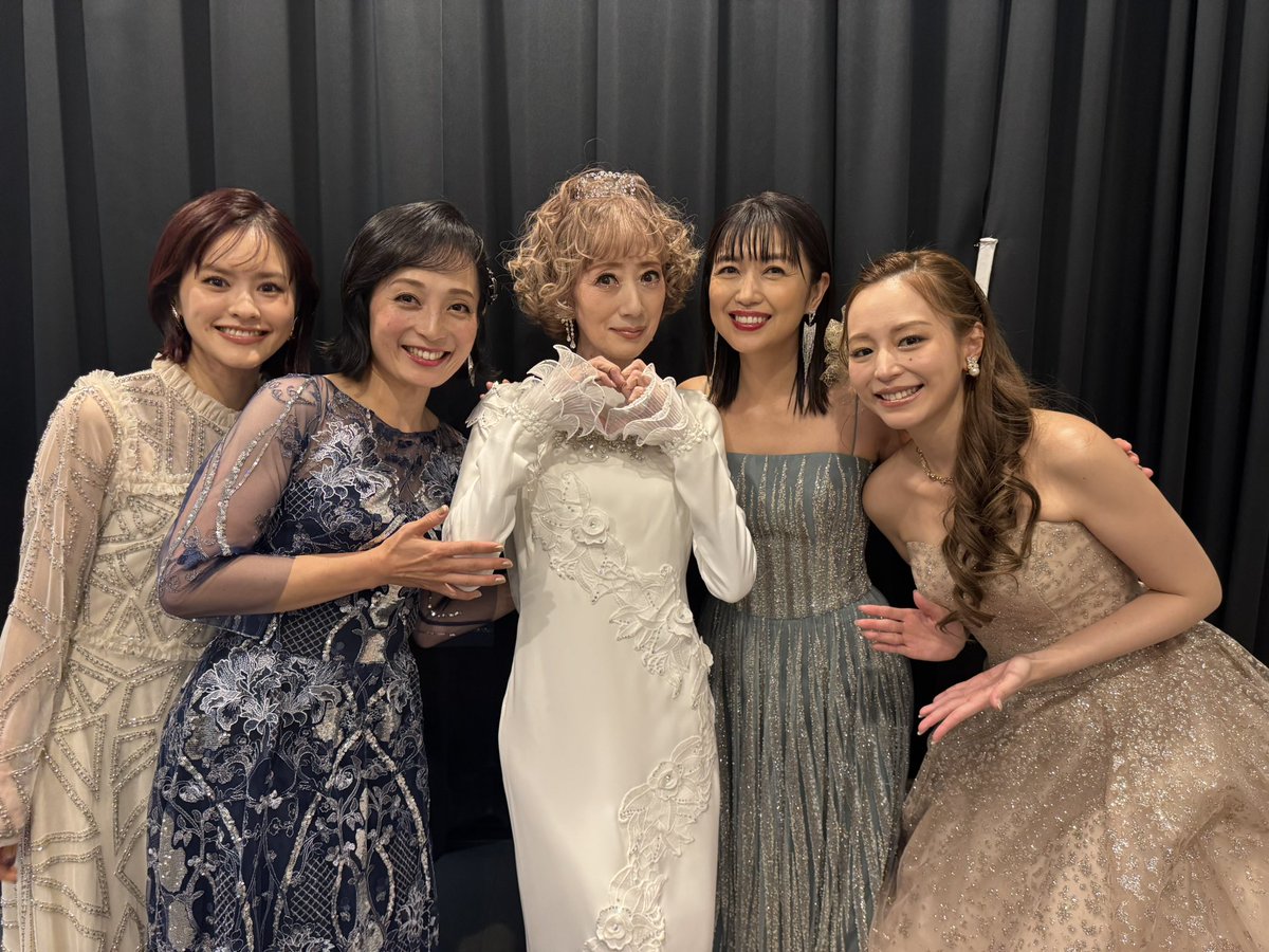 Hysteric_Barbie's tweet photo. 『Concert for LEVAY～Happy 80th Birthday～』
あっという間の2日間4公演、ご観劇いただきありがとうございました⭐️

リーヴァイさんの音楽で人生が変わった者達が集い、リーヴァイさんのお誕生日をお祝いできて幸せな空間でしたね✨✨✨

放送も決まりましたので、今回見逃した方もお楽しみに💕

ご一緒させていただいた皆さまと♡

#リーヴァイコン
#佐藤隆紀
#田代万里生
#和音美桜
#昆夏美
#一路真輝
#木下晴香
#涼風真世
#新妻聖子