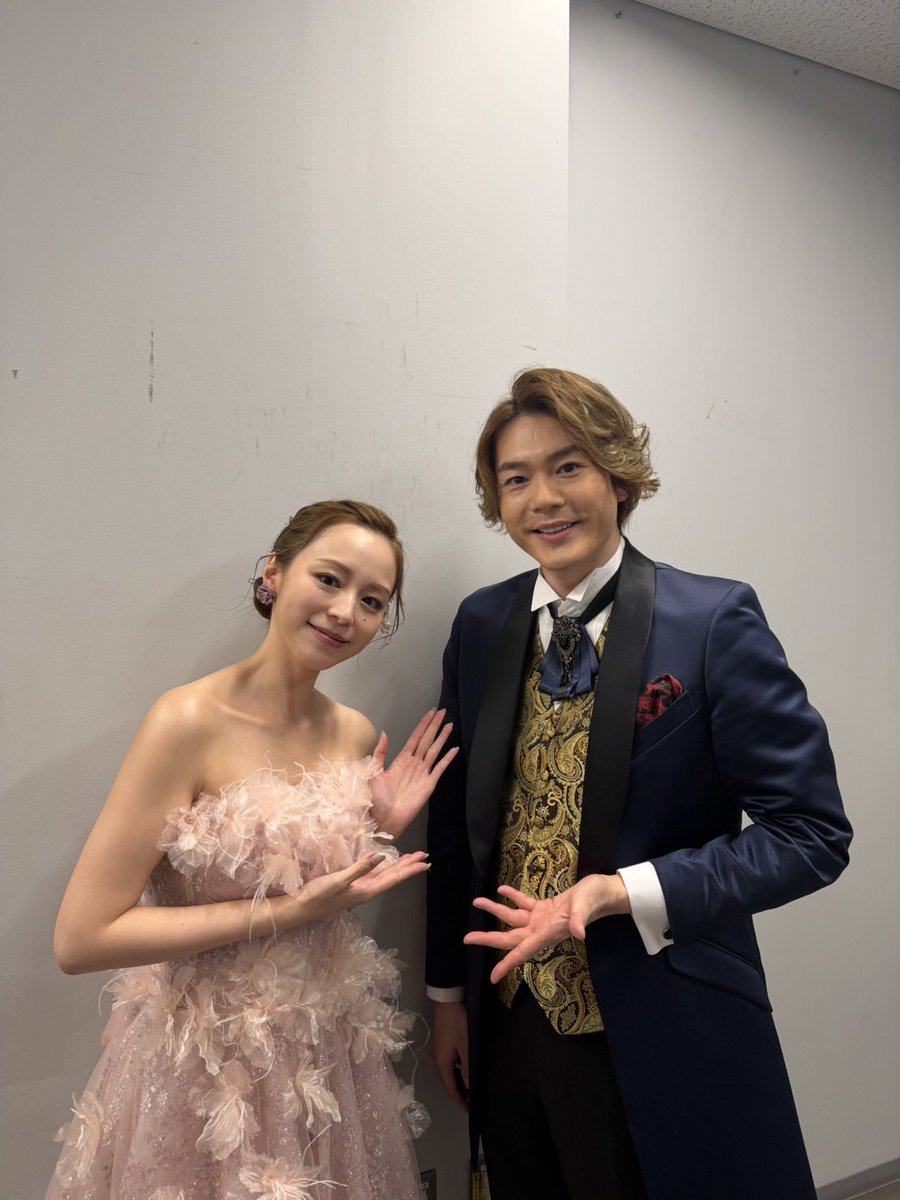 Hysteric_Barbie's tweet photo. 『Concert for LEVAY～Happy 80th Birthday～』
あっという間の2日間4公演、ご観劇いただきありがとうございました⭐️

リーヴァイさんの音楽で人生が変わった者達が集い、リーヴァイさんのお誕生日をお祝いできて幸せな空間でしたね✨✨✨

放送も決まりましたので、今回見逃した方もお楽しみに💕

ご一緒させていただいた皆さまと♡

#リーヴァイコン
#佐藤隆紀
#田代万里生
#和音美桜
#昆夏美
#一路真輝
#木下晴香
#涼風真世
#新妻聖子