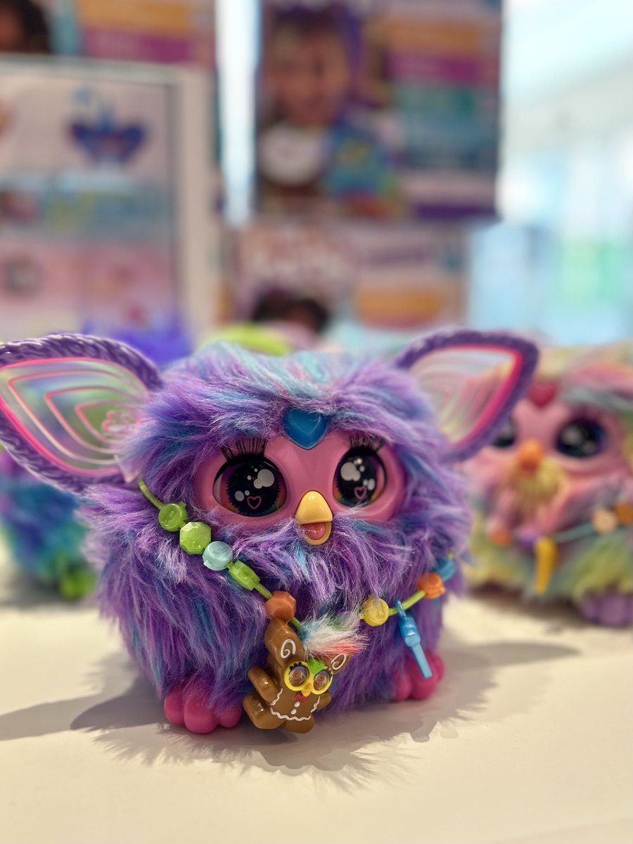 Hasbro_Store_JP's tweet image. 【#三井アウトレットパーク入間 店】

#ファービー には楽しい仲間がいっぱい😍

ファーブレッツをバッグにつけて一緒にお出かけ🛍️したり、
ファービーミニをお家に並べて飾ったり…✨

あなたのお気に入りの子をぜひ探しにきてみてくださいね🤩

#HasbroStore 
#ハズブロストア 
#Furby