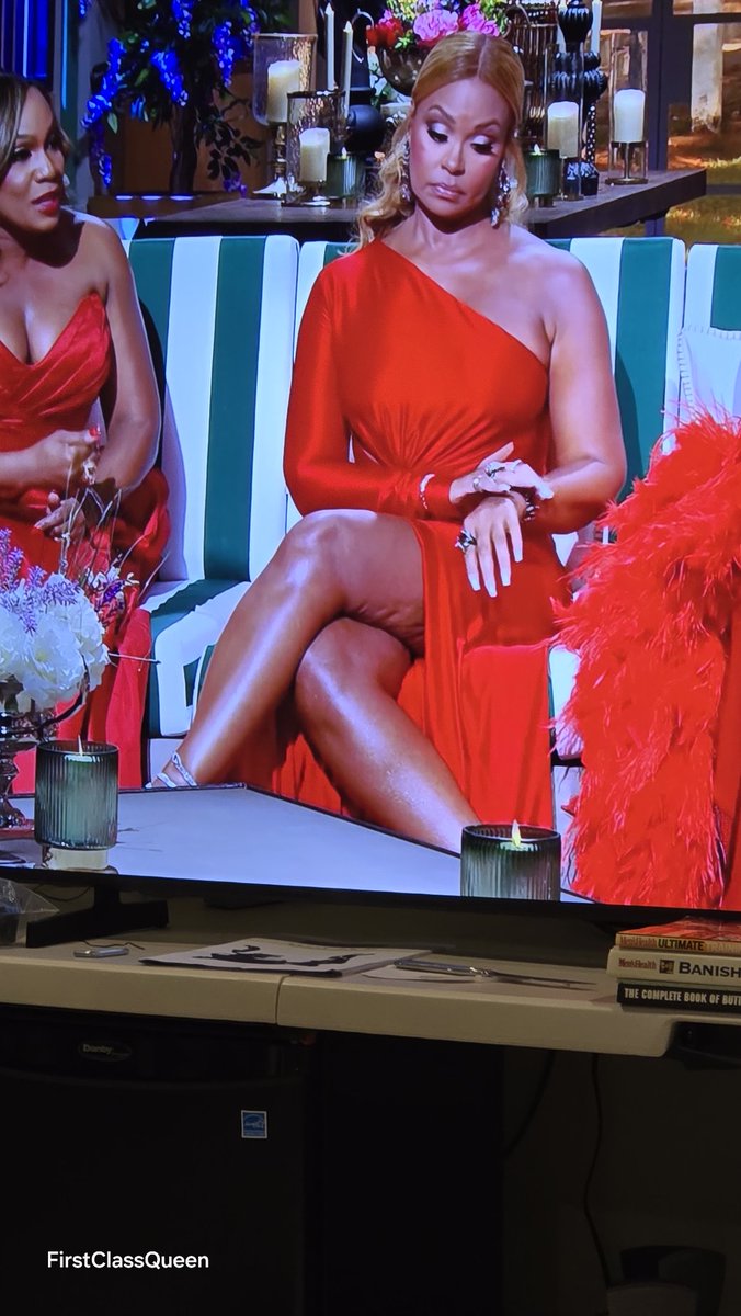 TheFCQ's tweet photo. The girl what is going on at the real housewives of potomac https://t.co/YsarrWxQ2n