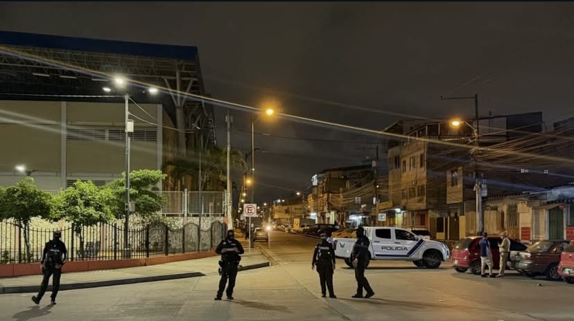 JORGEGARCIA198's tweet photo. SEGURA EP PASA A CONTROL DE LA POLICÍA NACIONAL

Tras el allanamiento ejecutado por la Fiscalía y la Policia, el Gobierno confirmó que la Empresa Pública Municipal para la Gestión de Riesgos y Control de Seguridad de Guayaquil ( #SeguraEP ) quedará bajo control de la Policía https://t.co/oZPTje7ZbQ
