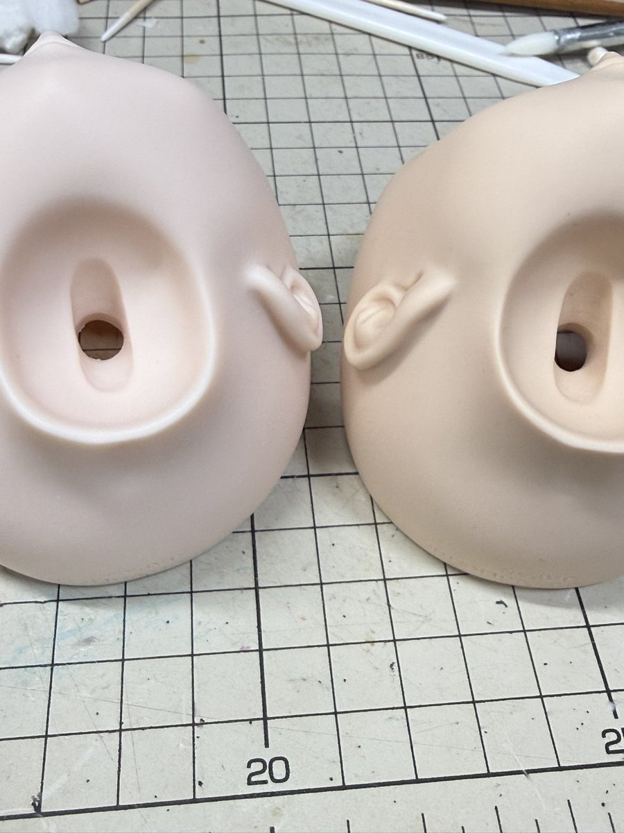 新品←   →経年劣化
結構違いますね...どっちもセミホワイトです。