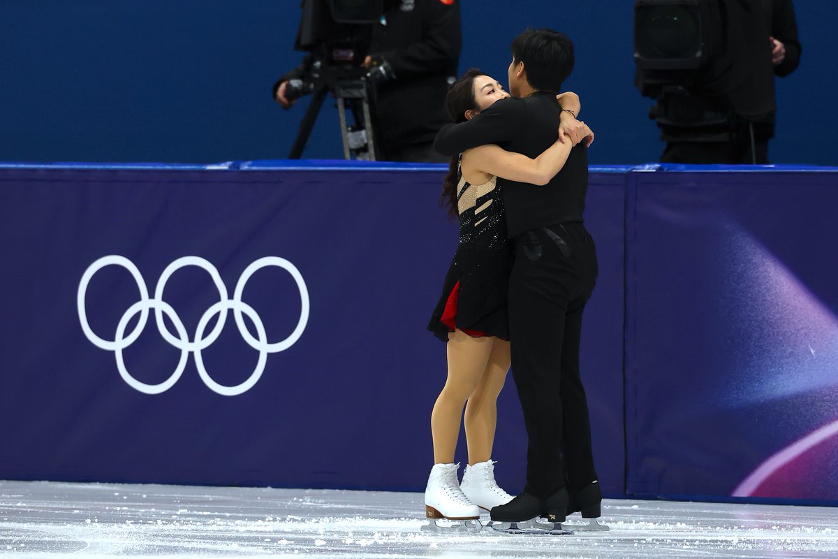 ⛸️🇨🇳Olympic champions Sui Wenjing/Han Cong placed 6th in the SP. 

Sui on retiring after #Beijing2022🏅 &amp; returning for #MilanoCortina2026:
"Our country needed us.
I waited for Han &amp; pushed him to go, go better.
We are really proud of ourselves."

🫂That's trust. That's return.✨