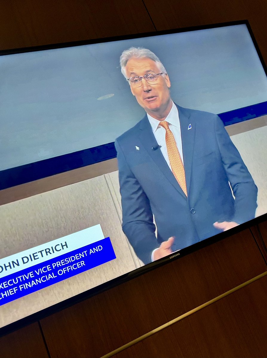 OnCallStylist's tweet image. ... wrapped up two weeks of corporate gigs in Memphis for the FedEx Investor Day 2026 Conference before heading back to the still cold &amp;amp; snowy East Coast
#ExecutiveGrooming
#MakeupAndHair 
#MakeupArtist
#Hairstylist