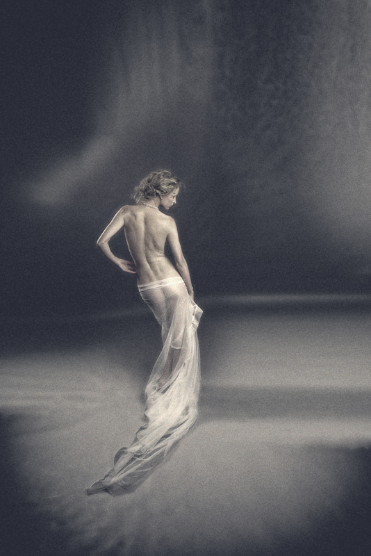 artlimitednet's tweet image. Portrait by Klas Falk artlimited.net/klasfalk
#texture #fineart #people #passion #romanticism #dark #female #capture #portrait #photography #women #photographyislifee #digital