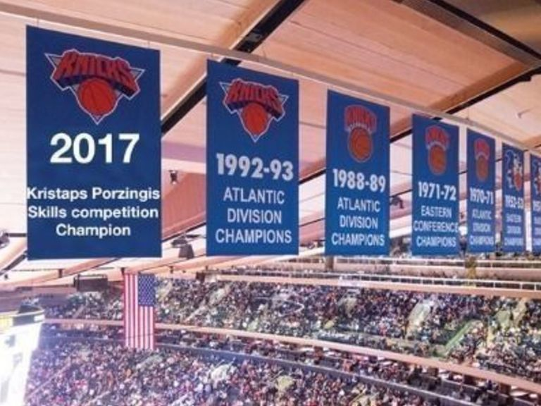OPaixao1's tweet photo. @zerbergo @NBAdoPovo PENDURA O BANNER DO LADO DO ÚLTIMO https://t.co/1Xd7jtezxY