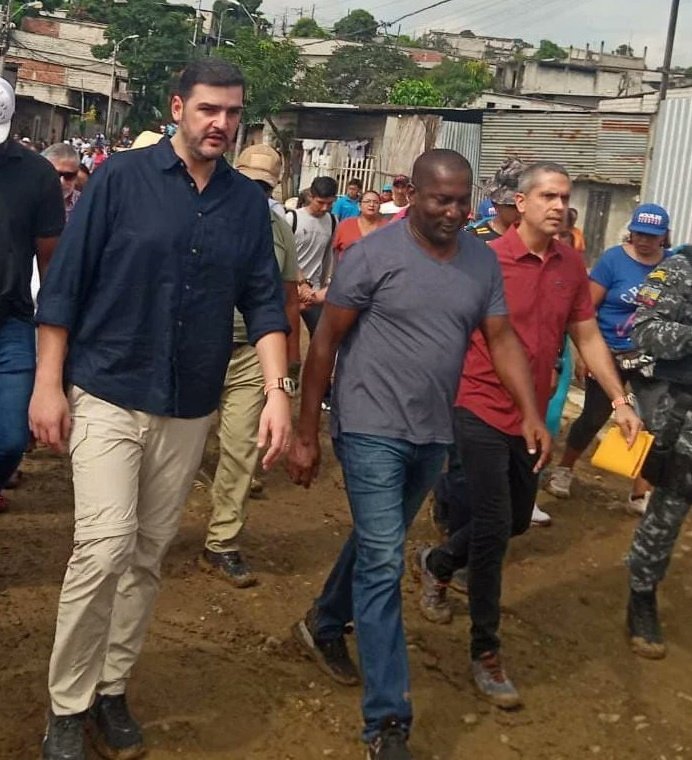 <a href="/JohnReimberg/">John Reimberg</a> Tengan cuidado con el que está en medio de estos delincuentes, Egis Caicedo operador del Crimen Organizado y mano derecha de Aquiles en el municipio.