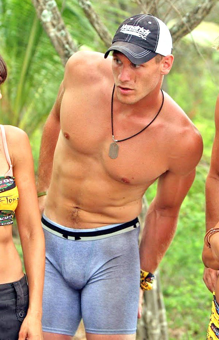 makensycrave's tweet image. i love the strategy aspect of survivor