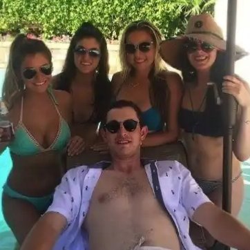 AndyMSFW's tweet image. 